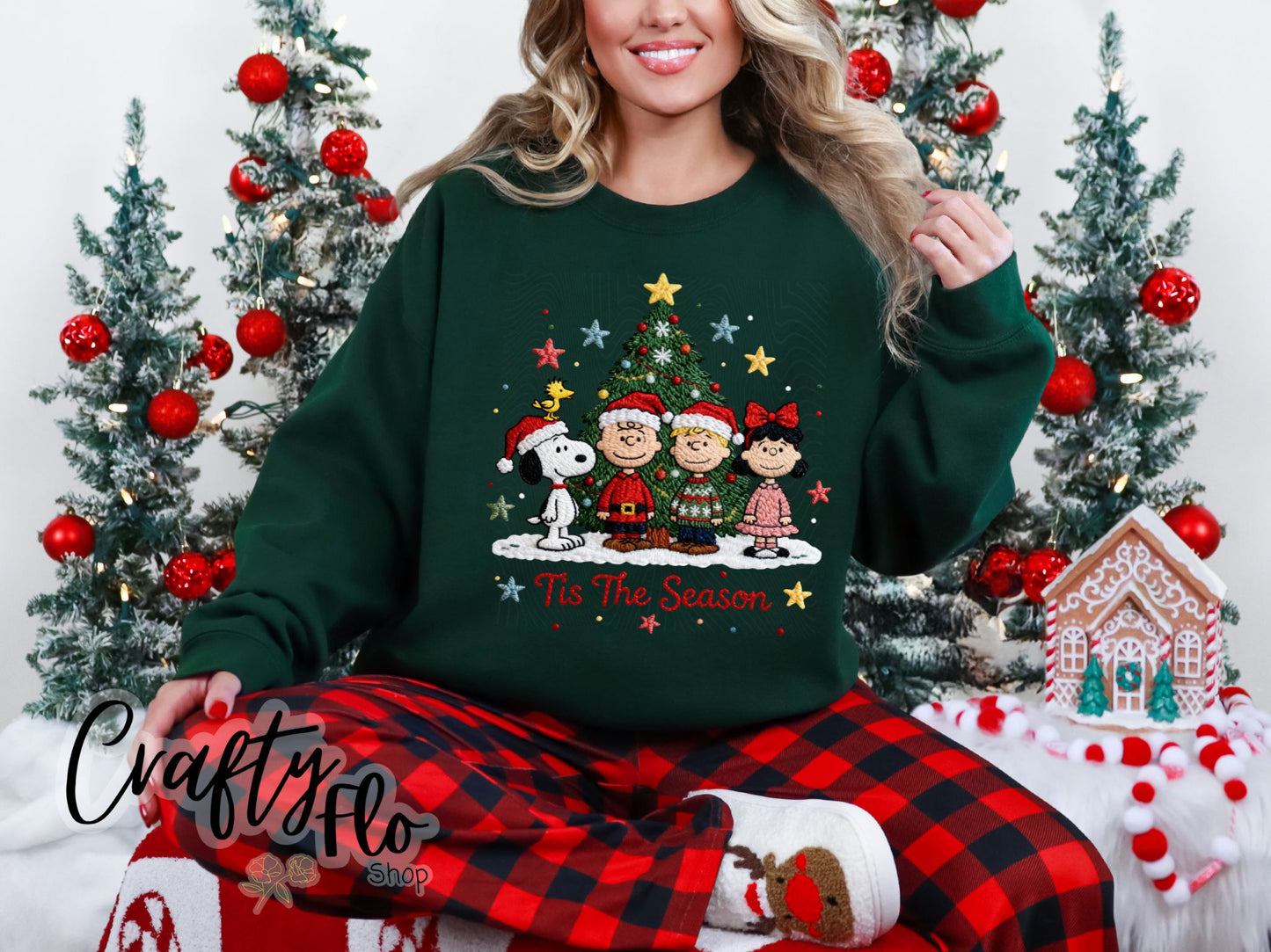Faux Crochet Snoop & friends christmas Sweatshirt - Unisex Fabric - Ideal for Holiday Fashion - True to Size Fit - Pullover Womenswear Garment